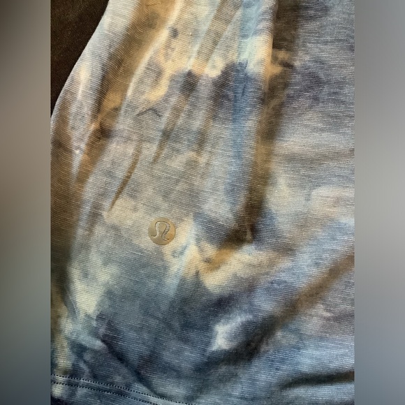 Lululemon men’s tape top pit to pit 22 inches - Picture 5 of 5